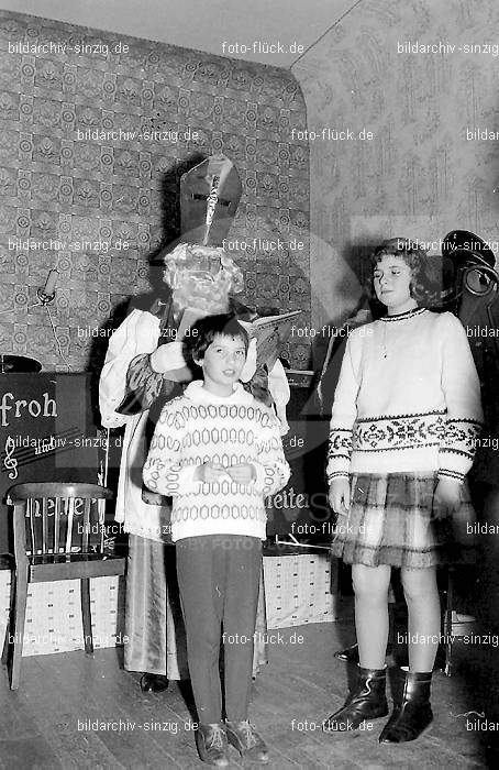 Weihnachtsfeier für Kinder in den 60er Jahren: WHFRKNR-001830