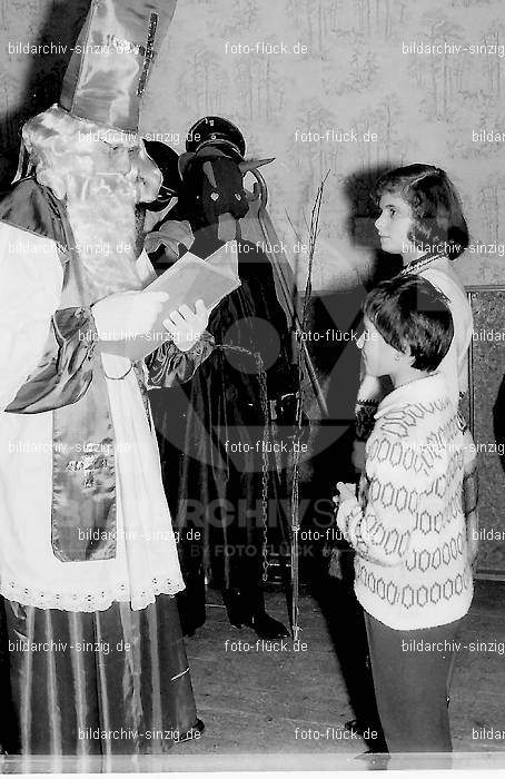 Weihnachtsfeier für Kinder in den 60er Jahren: WHFRKNR-001832