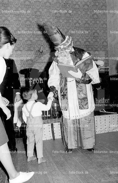 Weihnachtsfeier für Kinder in den 60er Jahren: WHFRKNR-001834