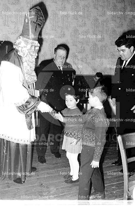 Weihnachtsfeier für Kinder in den 60er Jahren: WHFRKNR-001841