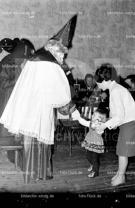 Weihnachtsfeier für Kinder in den 60er Jahren: WHFRKNR-001844