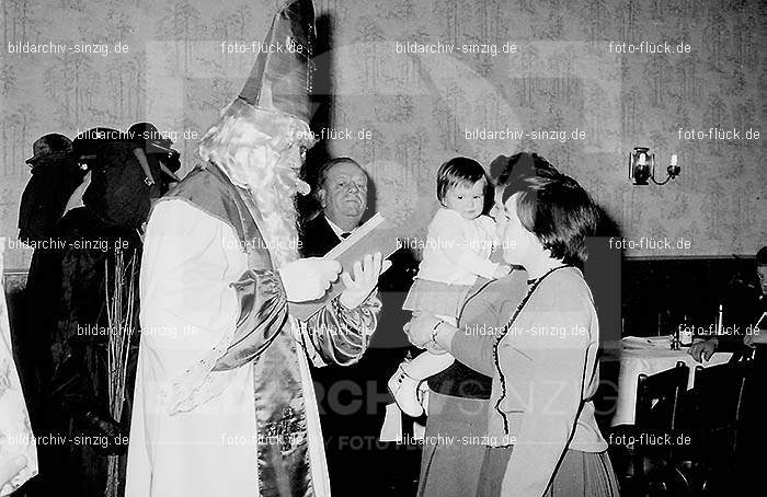 Weihnachtsfeier für Kinder in den 60er Jahren: WHFRKNR-001874