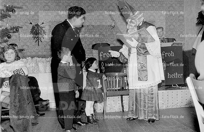 Weihnachtsfeier für Kinder in den 60er Jahren: WHFRKNR-001881