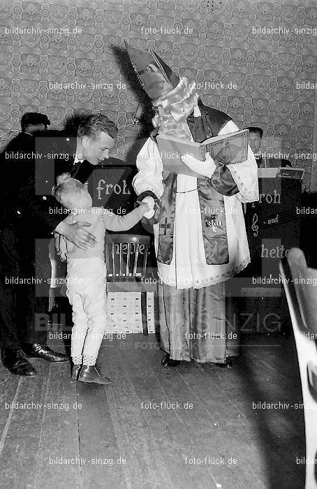 Weihnachtsfeier für Kinder in den 60er Jahren: WHFRKNR-001883