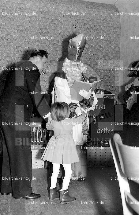 Weihnachtsfeier für Kinder in den 60er Jahren: WHFRKNR-001885