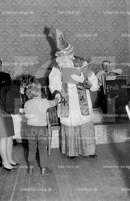 Weihnachtsfeier für Kinder in den 60er Jahren: WHFRKNR-001887