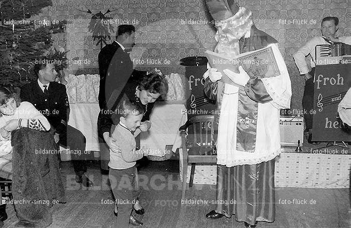 Weihnachtsfeier für Kinder in den 60er Jahren: WHFRKNR-001888