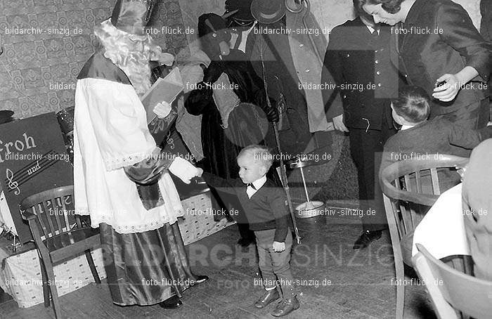 Weihnachtsfeier für Kinder in den 60er Jahren: WHFRKNR-001891