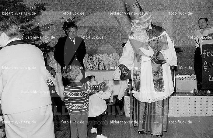 Weihnachtsfeier für Kinder in den 60er Jahren: WHFRKNR-001893