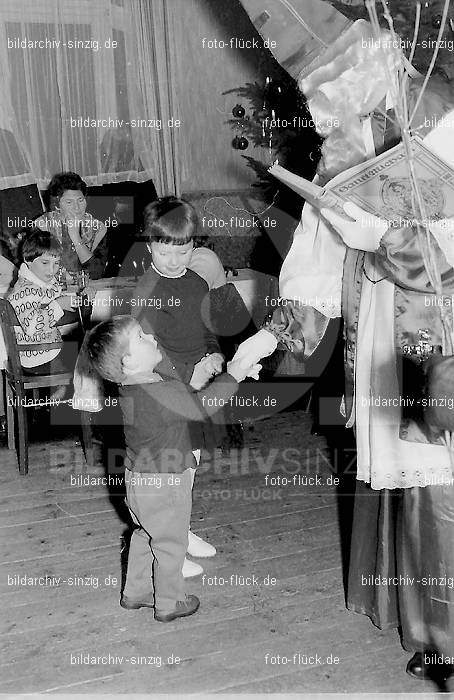 Weihnachtsfeier für Kinder in den 60er Jahren: WHFRKNR-001897