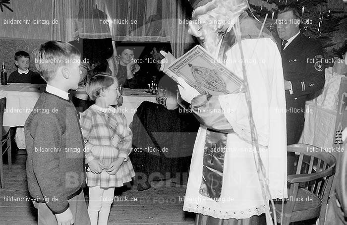 Weihnachtsfeier für Kinder in den 60er Jahren: WHFRKNR-001903