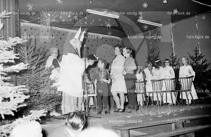 Arbeiter Wohlfahrt Weihnachtsfeier im Helenensaal 1972: RBWHWHHL-001911