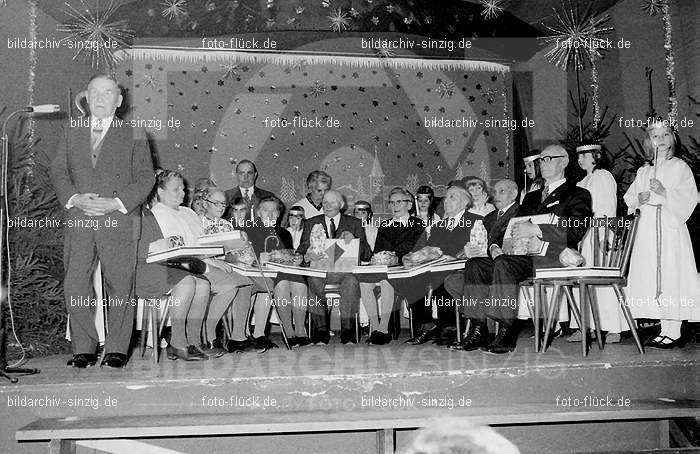 Arbeiter Wohlfahrt Weihnachtsfeier im Helenensaal 1972: RBWHWHHL-001914