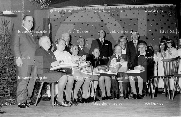 Arbeiter Wohlfahrt Weihnachtsfeier im Helenensaal 1972: RBWHWHHL-001917