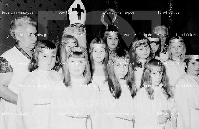 Arbeiter Wohlfahrt Weihnachtsfeier im Helenensaal 1972: RBWHWHHL-001921