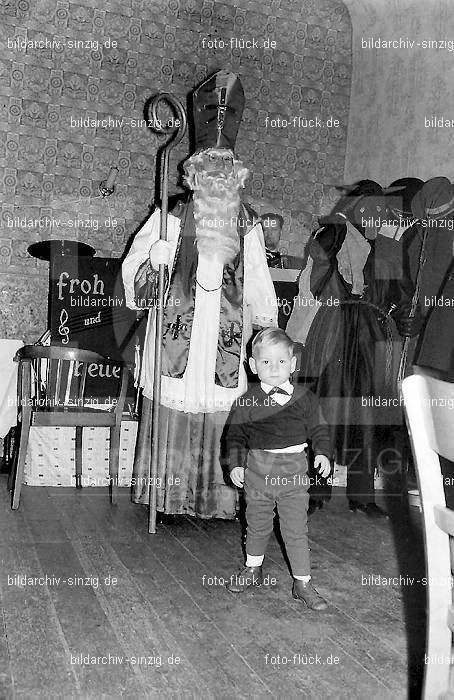 Weihnachtsfeier für Kinder in den 60er Jahren: WHFRKNR-001928