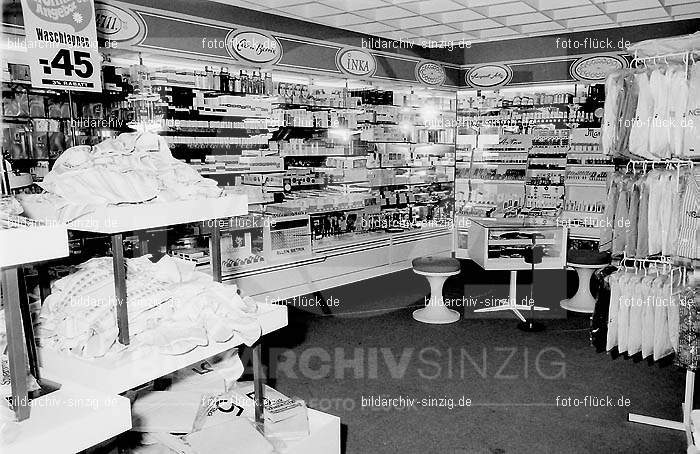 Eröffnung des Geschäftes „Der Seifen Platz“ im Oktober 1972 in Sinzig am Markt: RFGSSFPLKTSNMR-002056