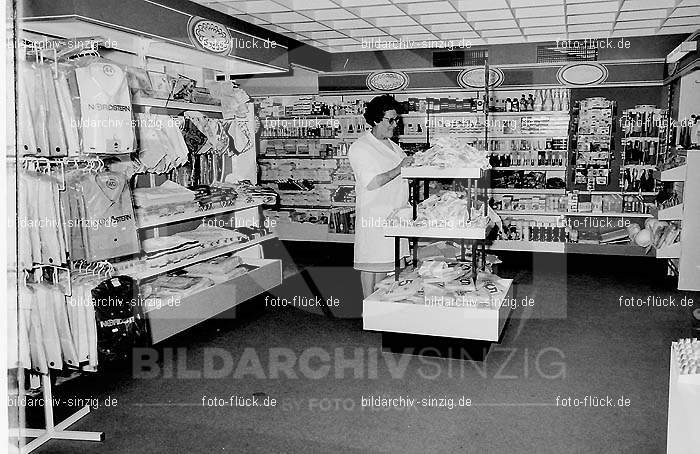 Eröffnung des Geschäftes „Der Seifen Platz“ im Oktober 1972 in Sinzig am Markt: RFGSSFPLKTSNMR-002058
