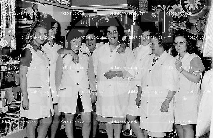 Eröffnung des Geschäftes „Der Seifen Platz“ im Oktober 1972 in Sinzig am Markt: RFGSSFPLKTSNMR-002062