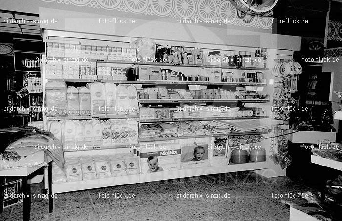 Eröffnung des Geschäftes „Der Seifen Platz“ im Oktober 1972 in Sinzig am Markt: RFGSSFPLKTSNMR-002063