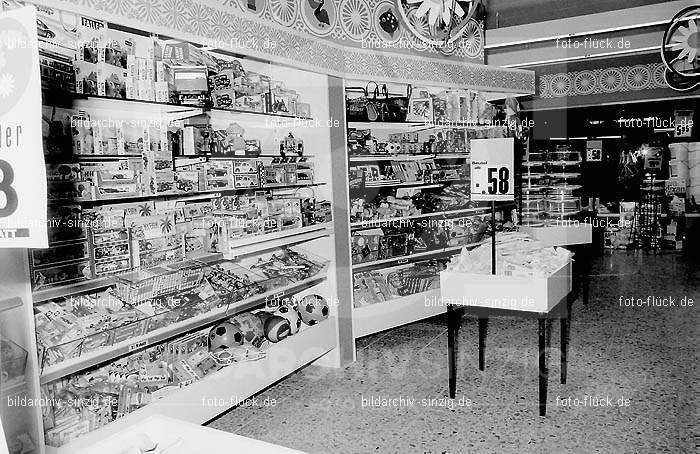 Eröffnung des Geschäftes „Der Seifen Platz“ im Oktober 1972 in Sinzig am Markt: RFGSSFPLKTSNMR-002065