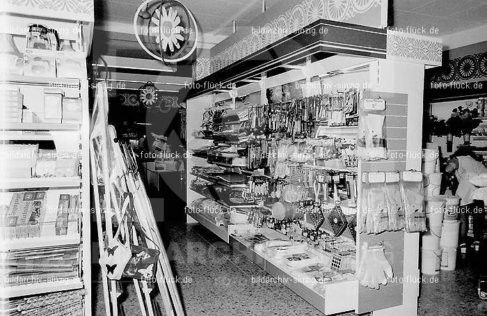 Eröffnung des Geschäftes „Der Seifen Platz“ im Oktober 1972 in Sinzig am Markt: RFGSSFPLKTSNMR-002066