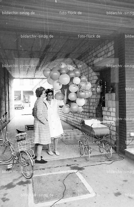 Eröffnung des Geschäftes „Der Seifen Platz“ im Oktober 1972 in Sinzig am Markt: RFGSSFPLKTSNMR-002068