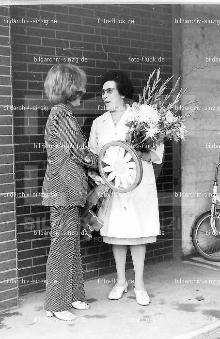 Eröffnung des Geschäftes „Der Seifen Platz“ im Oktober 1972 in Sinzig am Markt: RFGSSFPLKTSNMR-002072