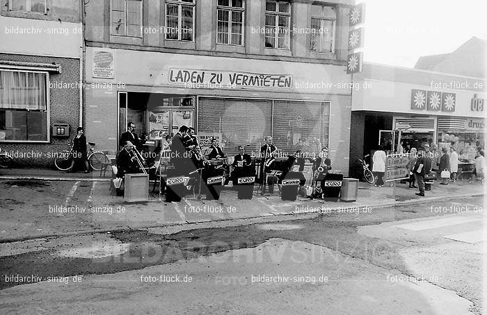 Eröffnung des Geschäftes „Der Seifen Platz“ im Oktober 1972 in Sinzig am Markt: RFGSSFPLKTSNMR-002075