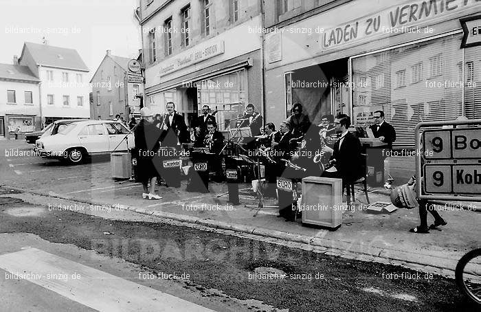 Eröffnung des Geschäftes „Der Seifen Platz“ im Oktober 1972 in Sinzig am Markt: RFGSSFPLKTSNMR-002077