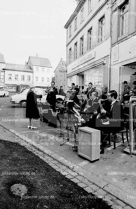 Eröffnung des Geschäftes „Der Seifen Platz“ im Oktober 1972 in Sinzig am Markt: RFGSSFPLKTSNMR-002079
