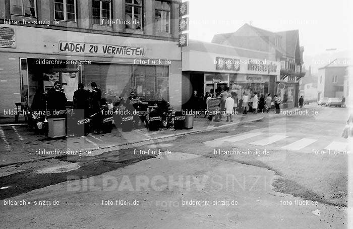 Eröffnung des Geschäftes „Der Seifen Platz“ im Oktober 1972 in Sinzig am Markt: RFGSSFPLKTSNMR-002081
