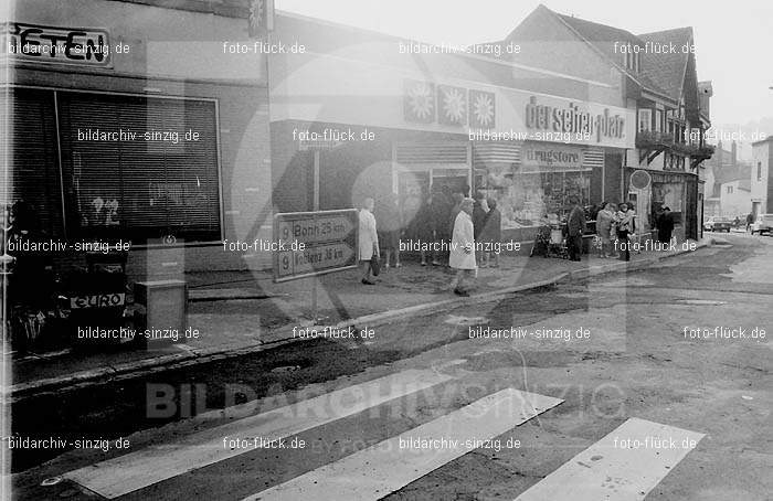 Eröffnung des Geschäftes „Der Seifen Platz“ im Oktober 1972 in Sinzig am Markt: RFGSSFPLKTSNMR-002082