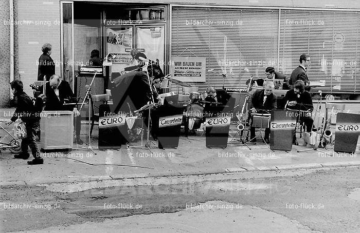 Eröffnung des Geschäftes „Der Seifen Platz“ im Oktober 1972 in Sinzig am Markt: RFGSSFPLKTSNMR-002089