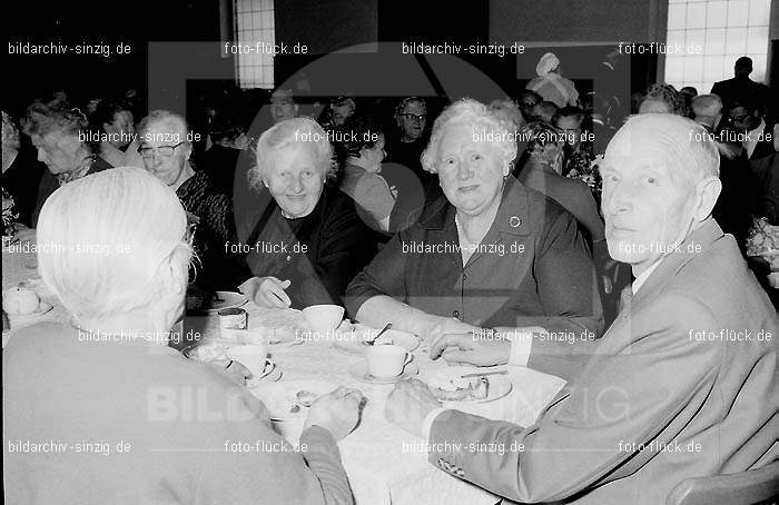 Altenfeier der Stadt Sinzig im Helenensaal 1970: LTSTSNHL-002155