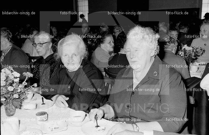 Altenfeier der Stadt Sinzig im Helenensaal 1970: LTSTSNHL-002156