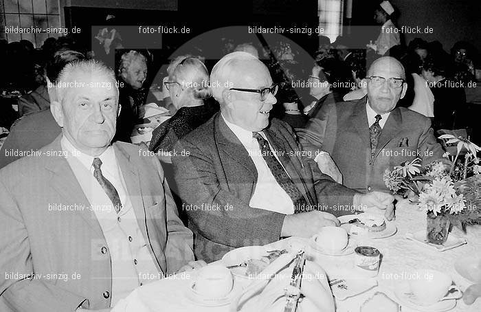 Altenfeier der Stadt Sinzig im Helenensaal 1970: LTSTSNHL-002160