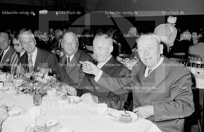 Altenfeier der Stadt Sinzig im Helenensaal 1970: LTSTSNHL-002162