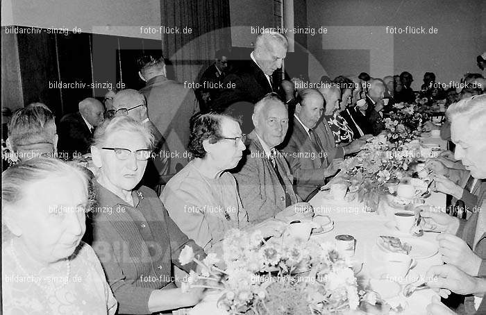 Altenfeier der Stadt Sinzig im Helenensaal 1970: LTSTSNHL-002164