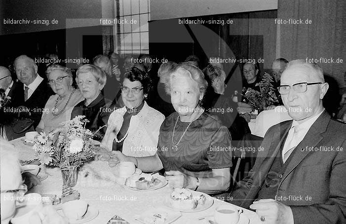 Altenfeier der Stadt Sinzig im Helenensaal 1970: LTSTSNHL-002166