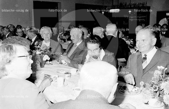 Altenfeier der Stadt Sinzig im Helenensaal 1970: LTSTSNHL-002172