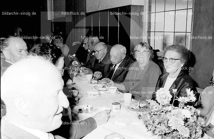 Altenfeier der Stadt Sinzig im Helenensaal 1970: LTSTSNHL-002175