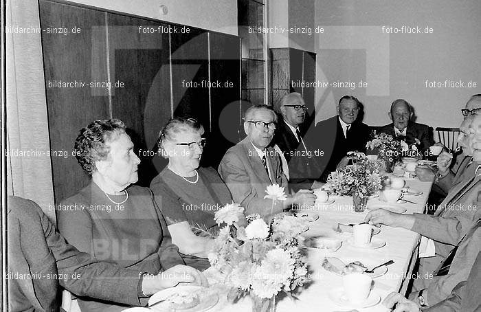 Altenfeier der Stadt Sinzig im Helenensaal 1970: LTSTSNHL-002178