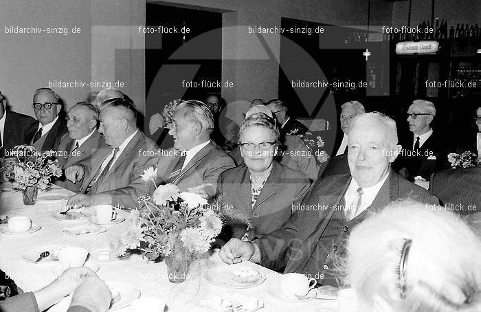 Altenfeier der Stadt Sinzig im Helenensaal 1970: LTSTSNHL-002179