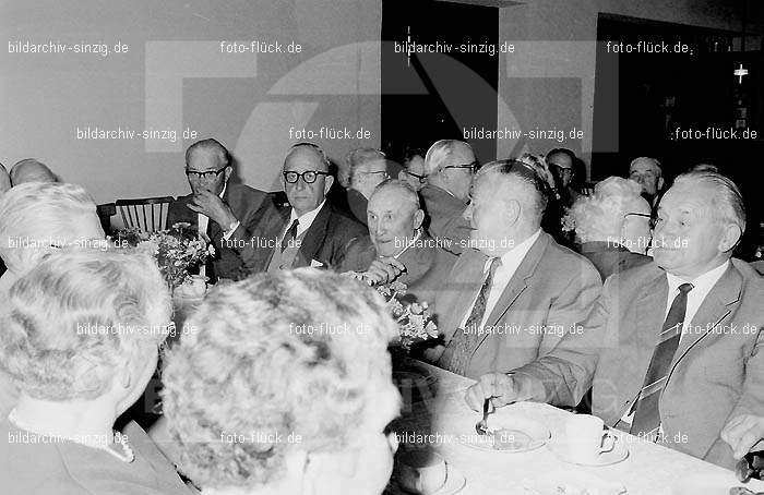 Altenfeier der Stadt Sinzig im Helenensaal 1970: LTSTSNHL-002180