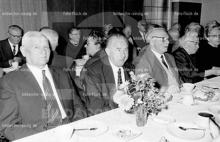 Altenfeier der Stadt Sinzig im Helenensaal 1970: LTSTSNHL-002181