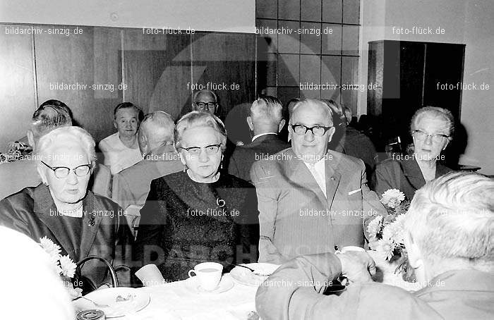 Altenfeier der Stadt Sinzig im Helenensaal 1970: LTSTSNHL-002182