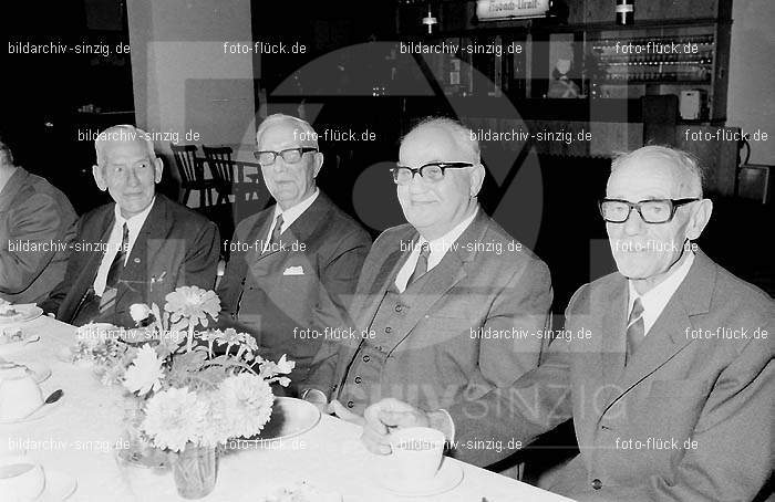 Altenfeier der Stadt Sinzig im Helenensaal 1970: LTSTSNHL-002184