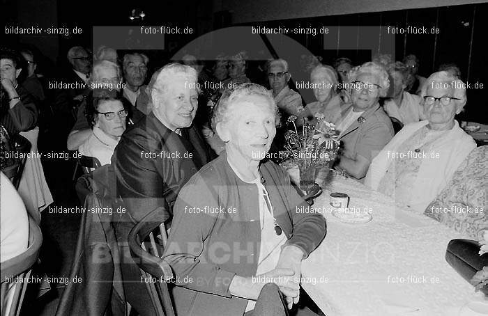 Altenfeier der Stadt Sinzig im Helenensaal 1970: LTSTSNHL-002195