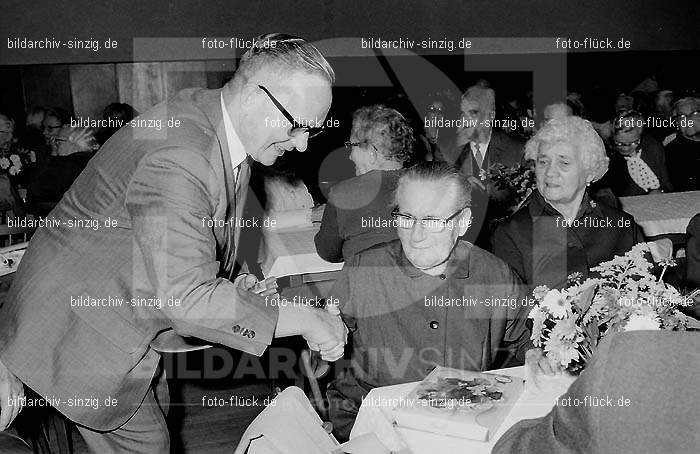 Altenfeier der Stadt Sinzig im Helenensaal 1970: LTSTSNHL-002196